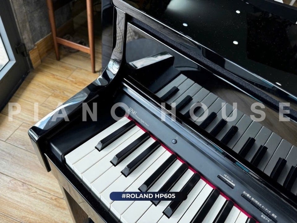 ROLAND HP-605 PE - Góc nhìn thực tế 6