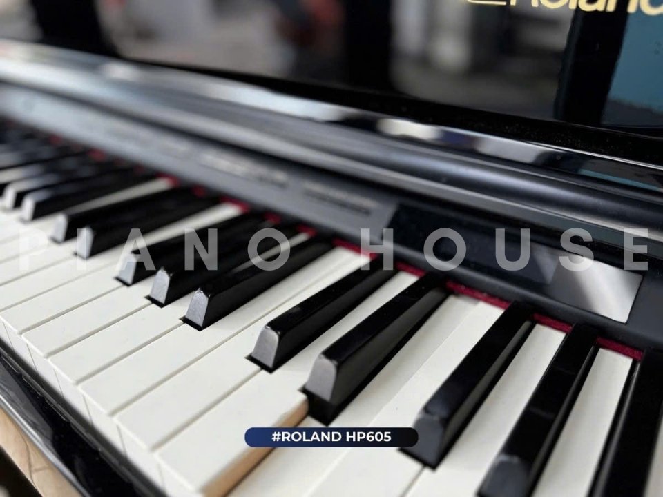 Cận cảnh ROLAND HP-605 PE tại Piano House