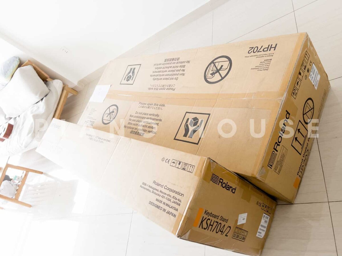 ROLAND HP-702 LO (USED) - Góc nhìn thực tế 6