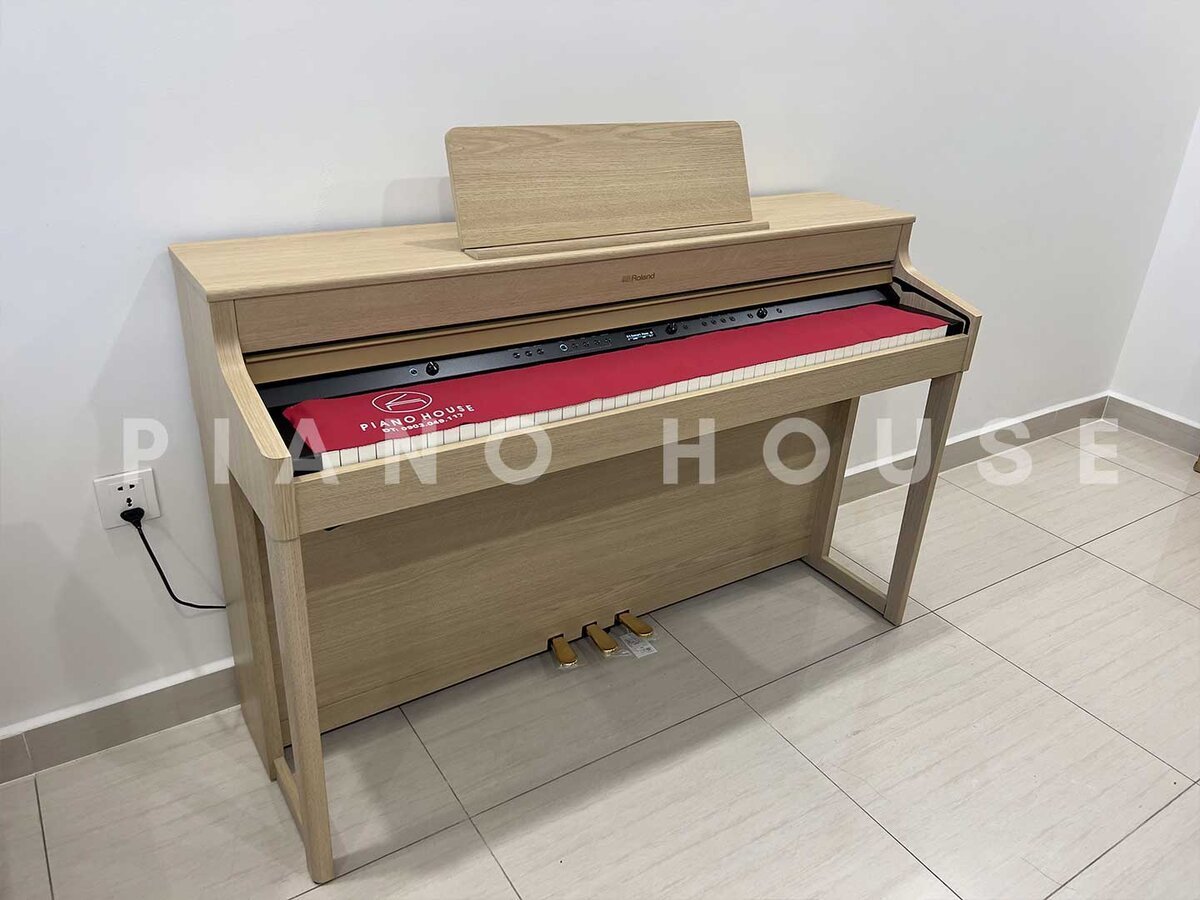 Cận cảnh ROLAND HP-702 LO (USED) tại Piano House