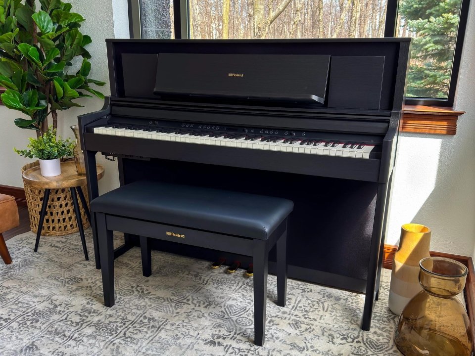 Cận cảnh ROLAND LX-706 CB tại Piano House