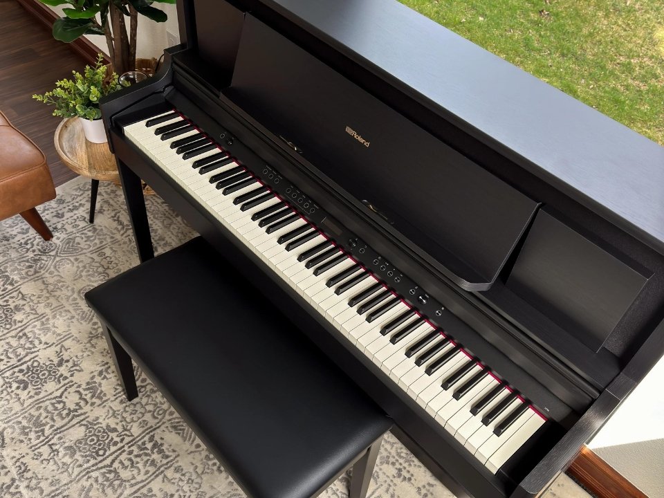 ROLAND LX-706 CB - Góc nhìn thực tế 6