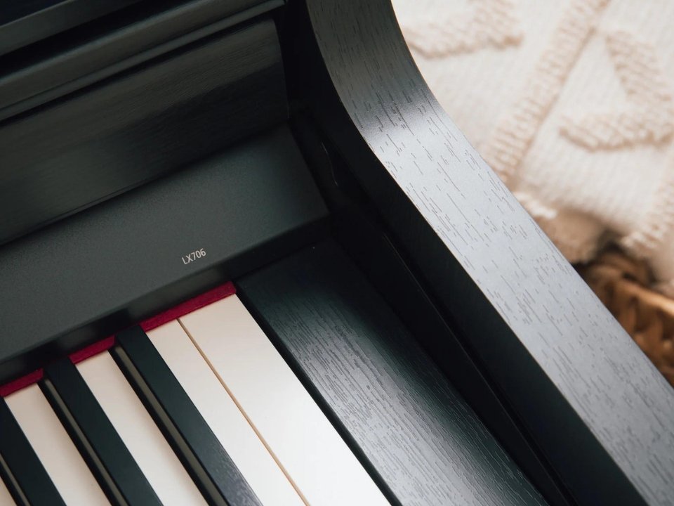 ROLAND LX-706 CB - Ảnh thực tế 8