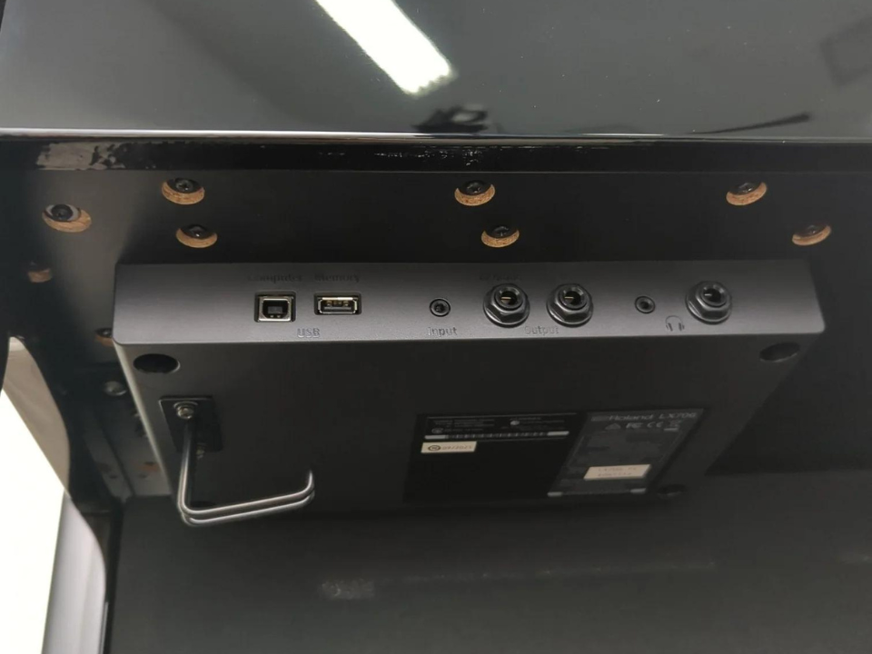 ROLAND LX-706 PE New - Ảnh thực tế 3