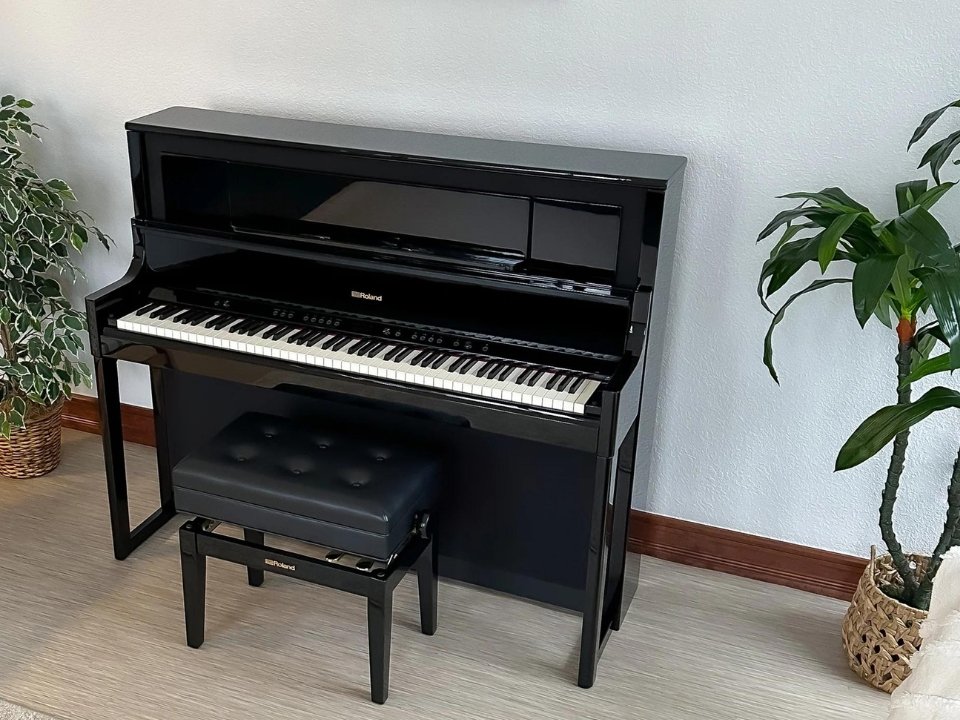Cận cảnh ROLAND LX-708 PE (New) tại Piano House