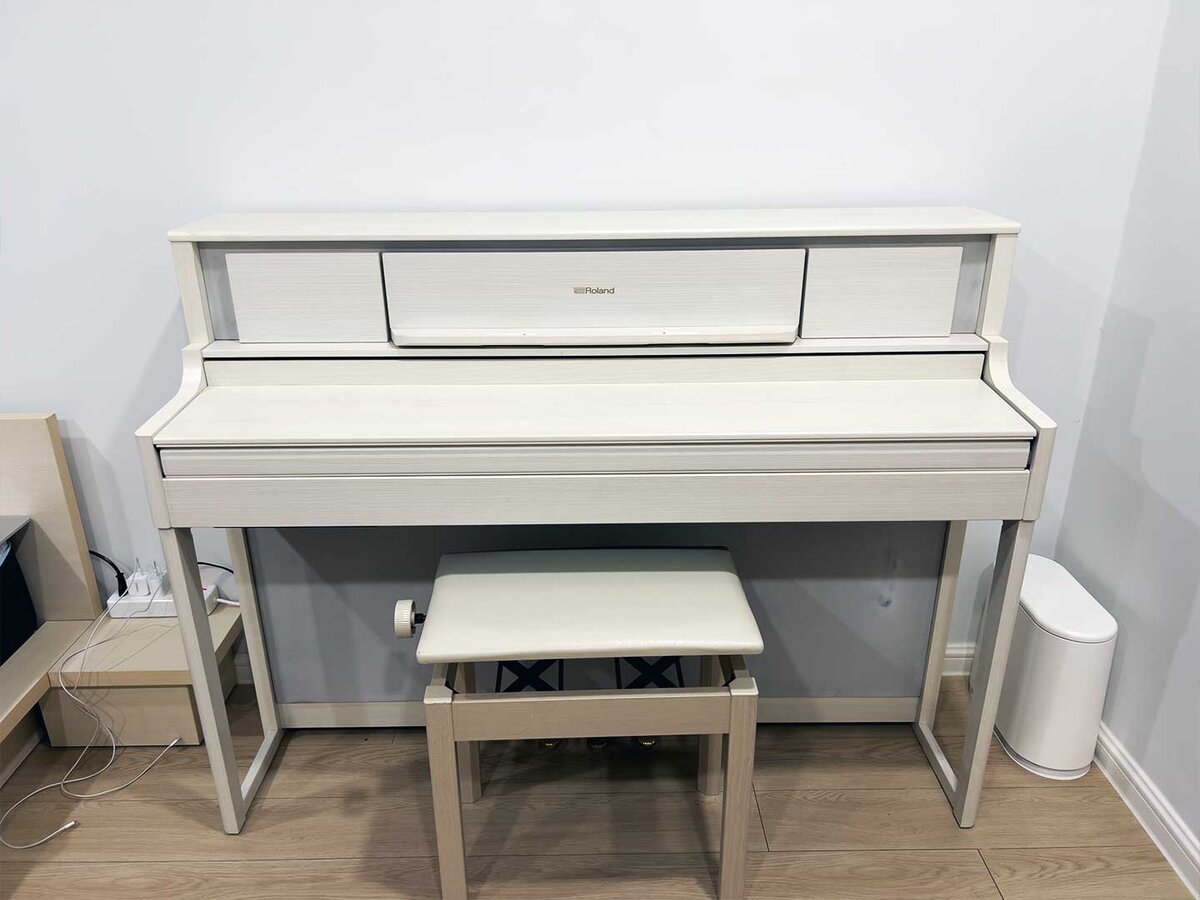 Cận cảnh ROLAND LX-705 GP SR tại Piano House