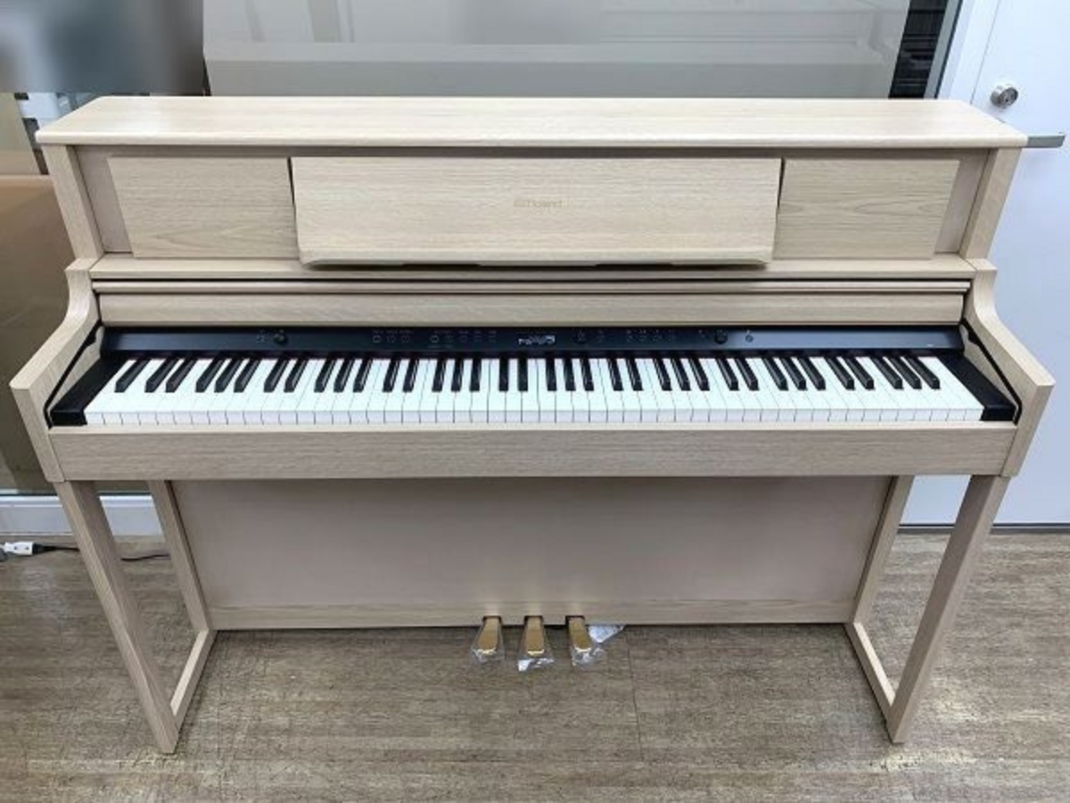 Cận cảnh ROLAND LX-705 LA (USED) tại Piano House
