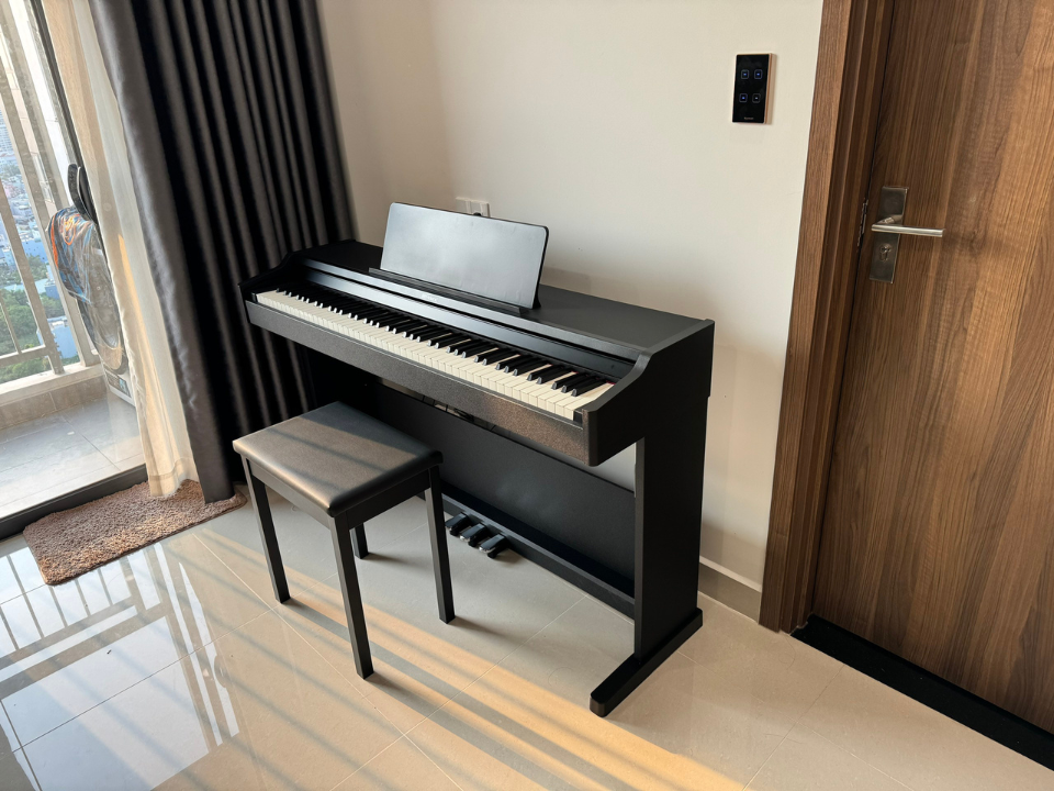 Hình ảnh chi tiết ROLAND RP-107 góc chụp 2