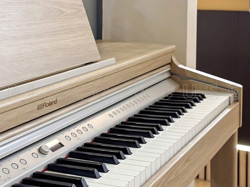 Cận cảnh ROLAND RP-701 LO (USED) tại Piano House