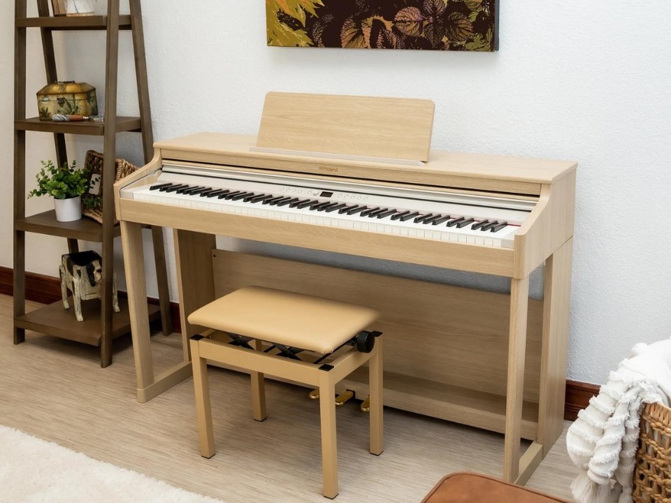 Bàn phím chi tiết của ROLAND RP-701 LO với chất liệu trắng ngà