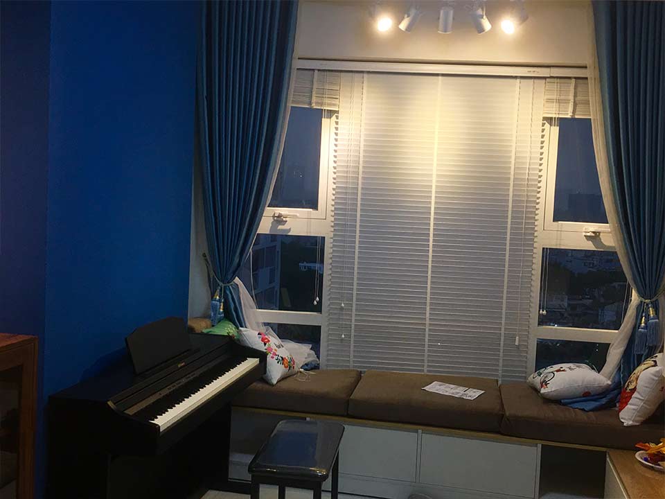 Cận cảnh ROLAND RP-302 RW tại Piano House