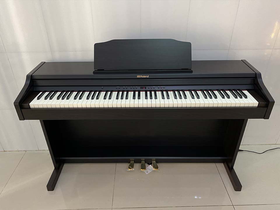ROLAND RP-302 Bluetooth - Đánh giá chi tiết tại Piano House