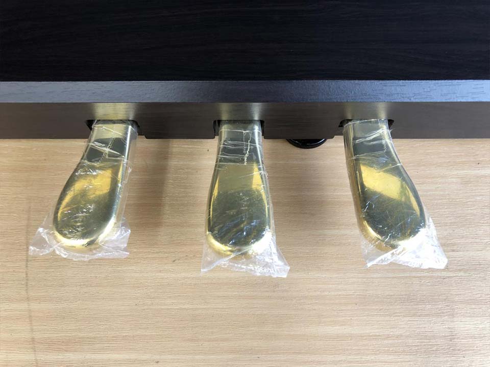 Cận cảnh ROLAND RP-401 RW tại Piano House