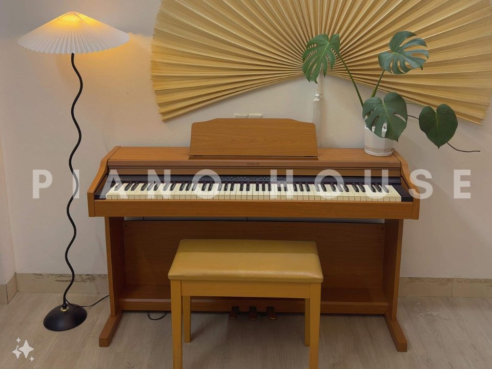 ROLAND RP-401 LW - Đánh giá chi tiết tại Piano House