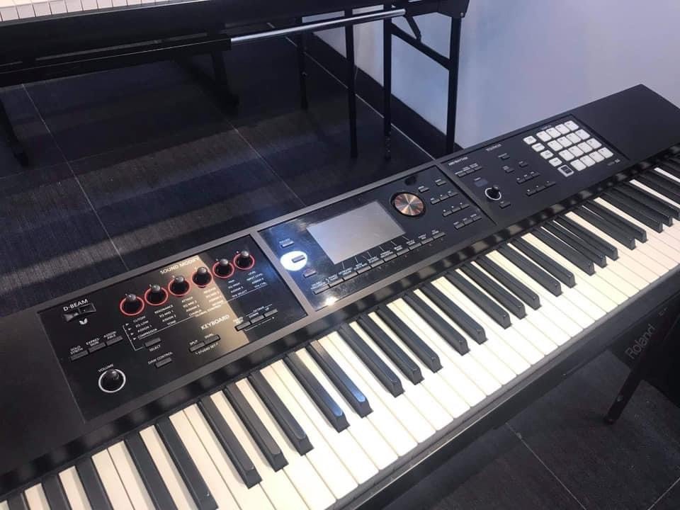Cận cảnh ROLAND FA-08 tại Piano House
