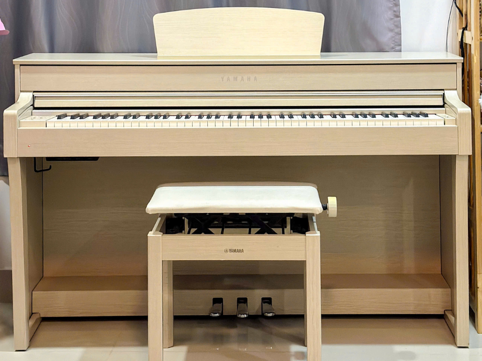 Đàn piano điện YAMAHA CLP-635 WA với thiết kế màu trắng sang trọng