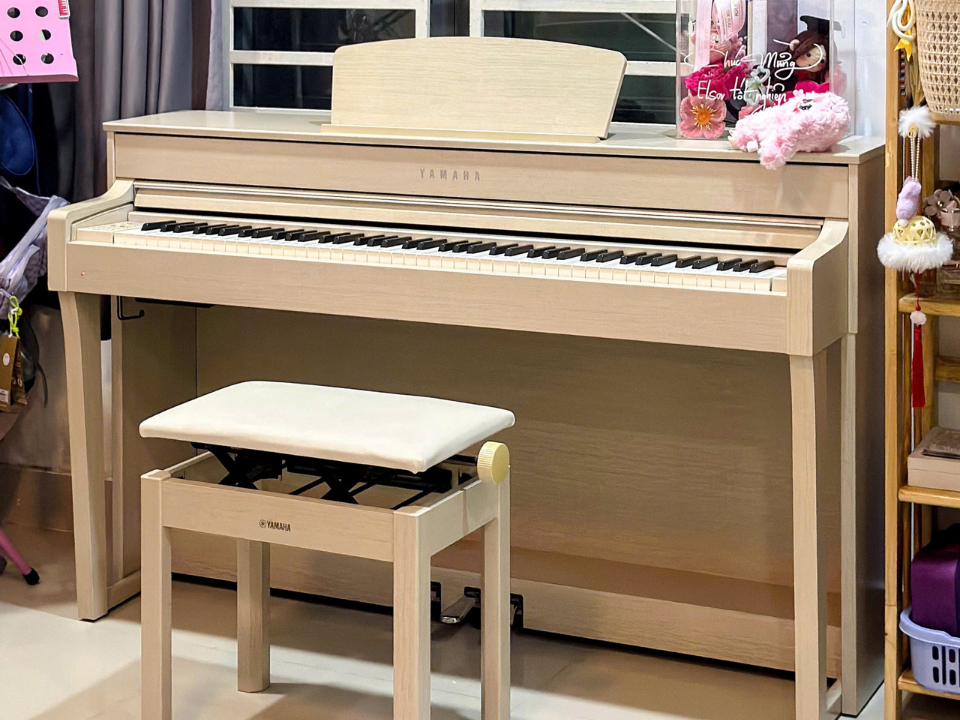 Bảng điều khiển và bàn phím của đàn YAMAHA CLP-635 WA