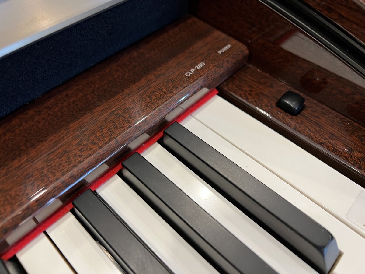 YAMAHA CLP-380 M - Ảnh thực tế 3