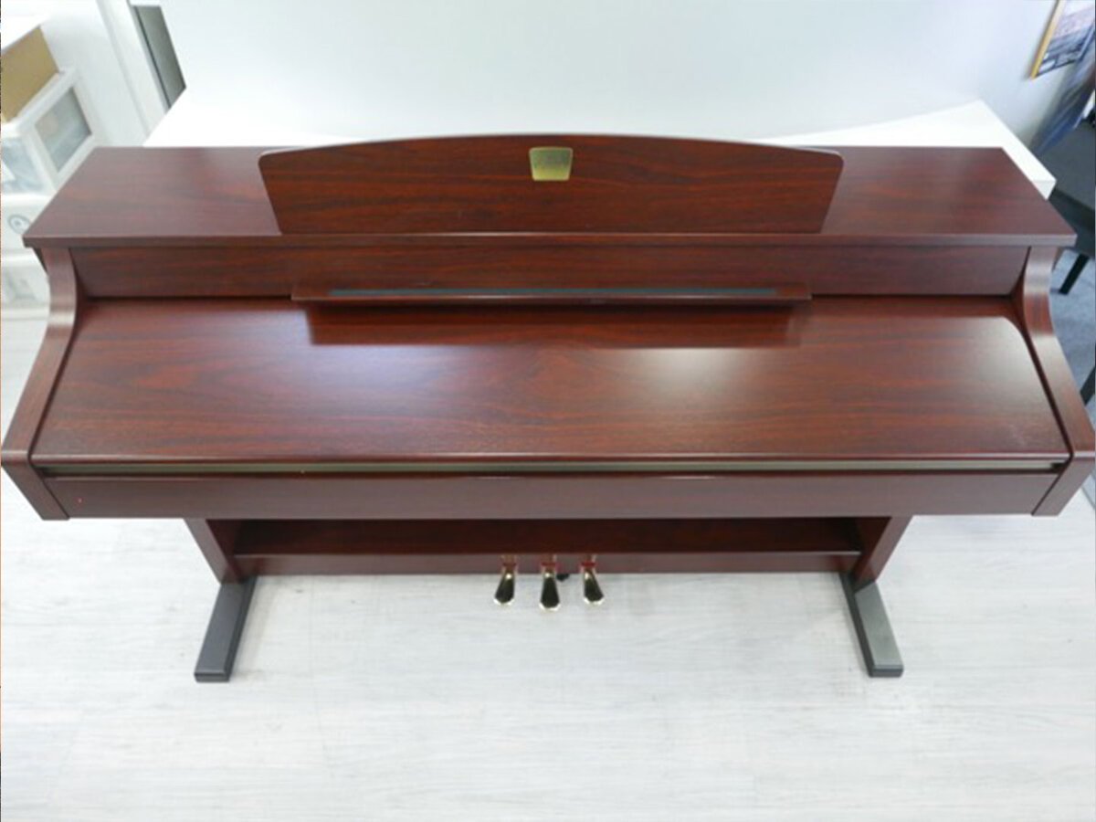Toàn cảnh đàn piano điện YAMAHA CLP-330 M trong không gian phòng khách