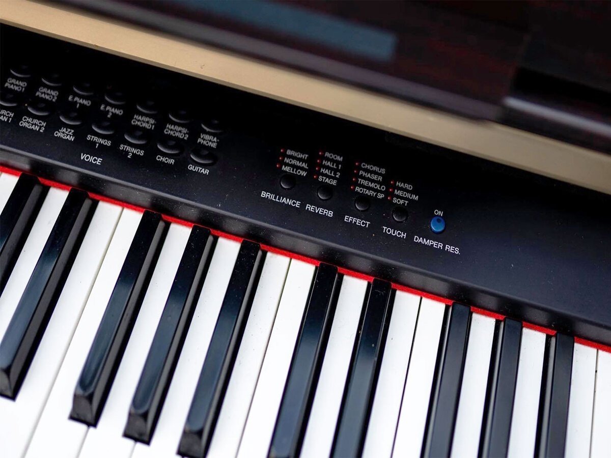 Bàn phím 88 phím nặng GH3 trên đàn YAMAHA CLP-330 R
