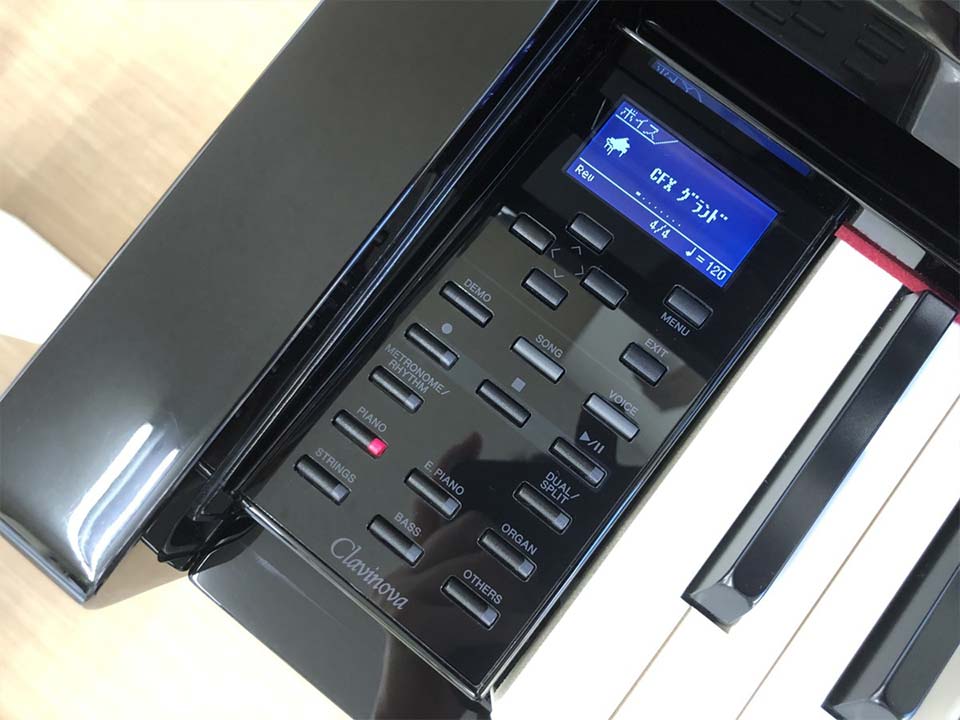 Không gian sống sang trọng với YAMAHA CLP-545 PE màu đen bóng làm điểm nhấn nghệ thuật