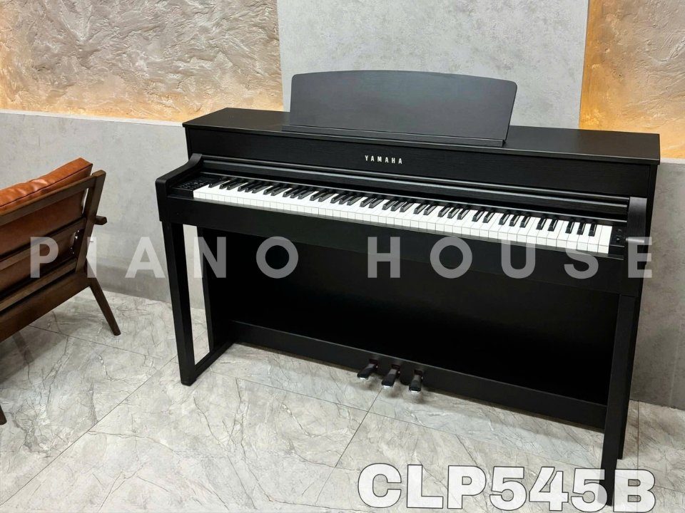 YAMAHA CLP-545 B thiết kế sang trọng màu đen