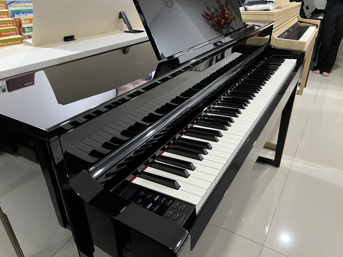 Hình ảnh chi tiết YAMAHA CLP-575 PE góc chụp 2