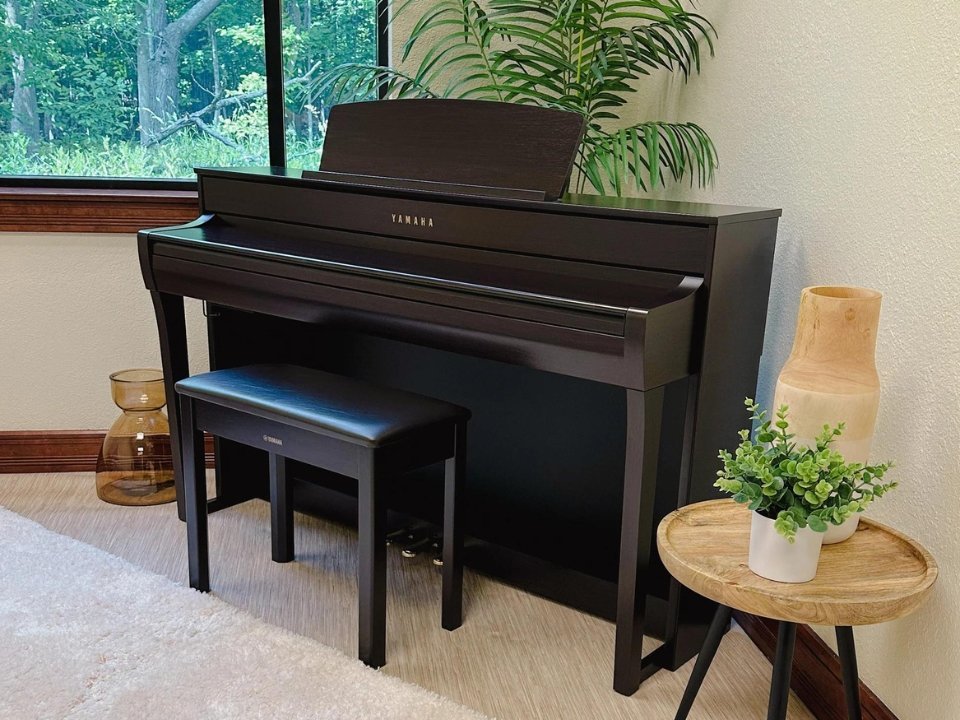 Đàn piano điện YAMAHA CLP-745 R thiết kế sang trọng