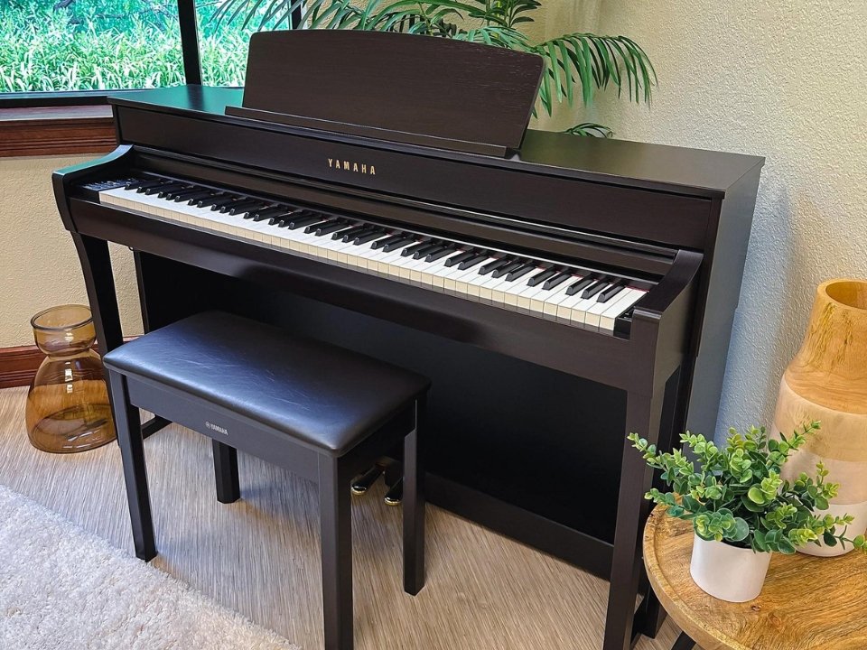 Hệ thống phím GrandTouch-S trên YAMAHA CLP-745 R
