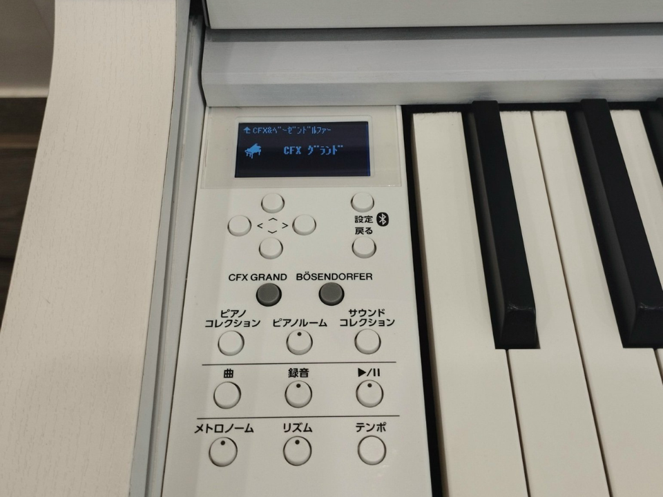 Cận cảnh YAMAHA SCLP-6450 WH tại Piano House