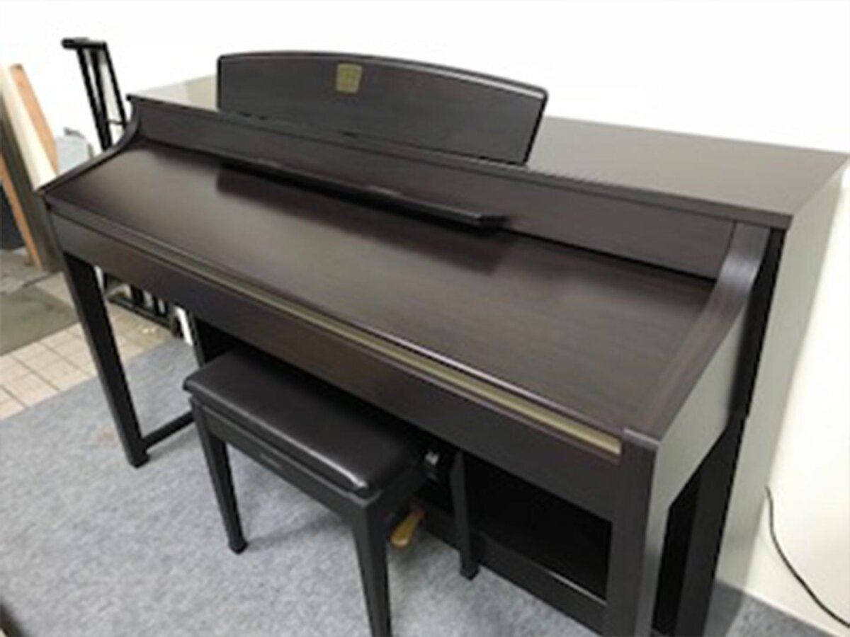 Góc nghiêng thiết kế sang trọng của YAMAHA CLP-370 R