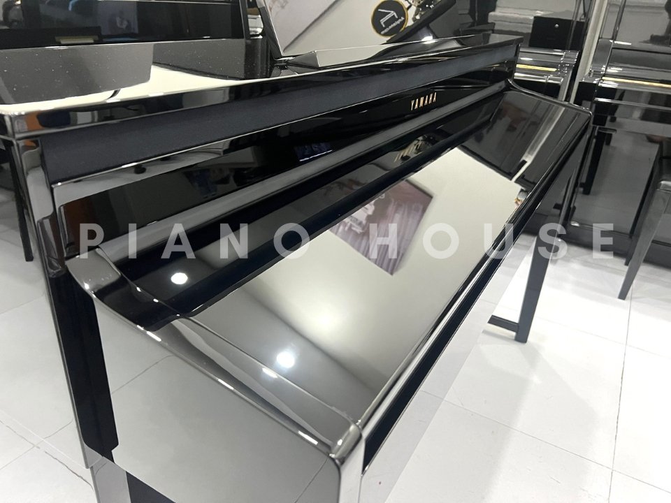 Chi tiết bàn phím gỗ tự nhiên và mặt phím ngà trên YAMAHA CLP-480 PE