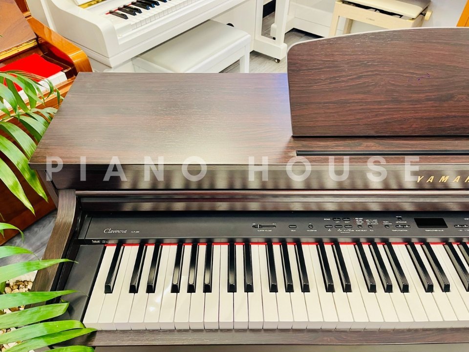 Thiết kế tủ đàn màu Rosewood sang trọng của YAMAHA CLP-430 R