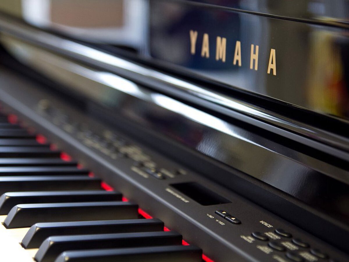 Cận cảnh YAMAHA CLP-480 R tại Piano House