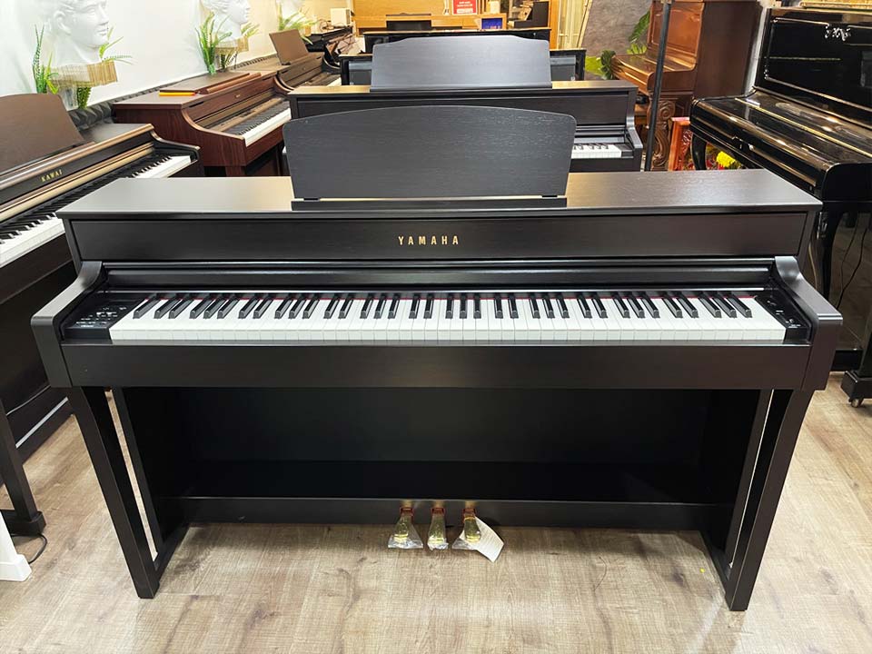 Hình ảnh chi tiết YAMAHA CLP-635 R góc chụp 2