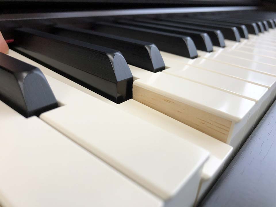 YAMAHA CLP-675 B - Ảnh thực tế 8