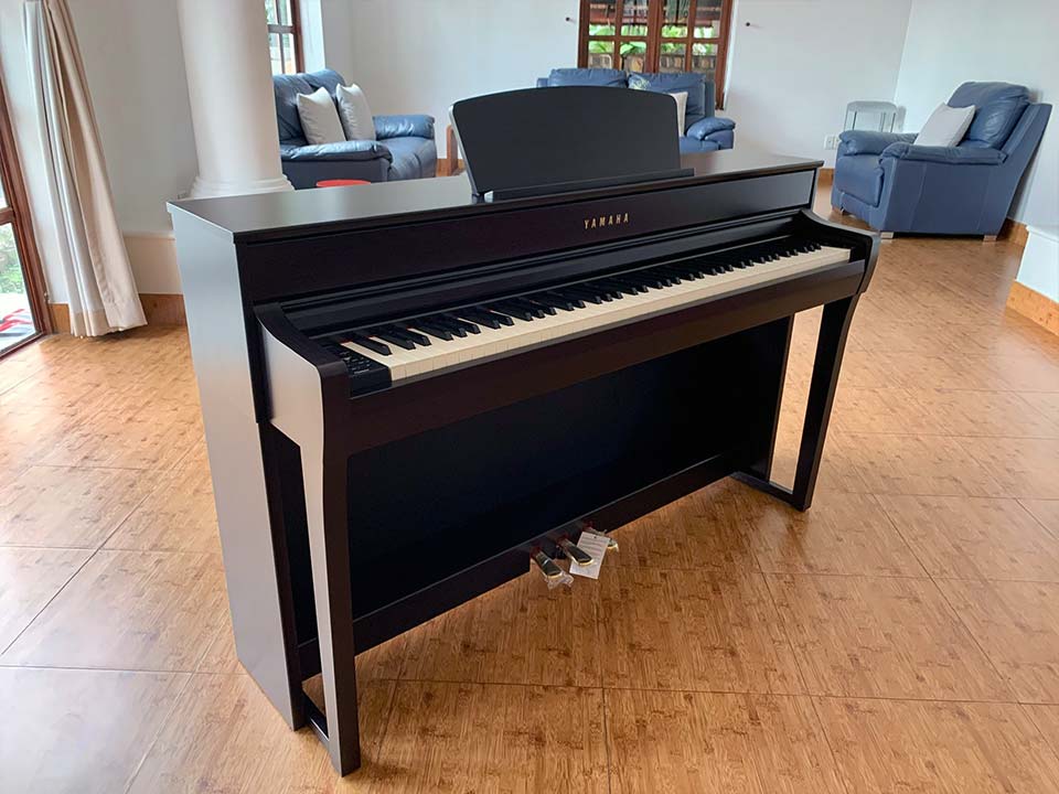 Cận cảnh YAMAHA CLP-735 Full Màu (USED) tại Piano House