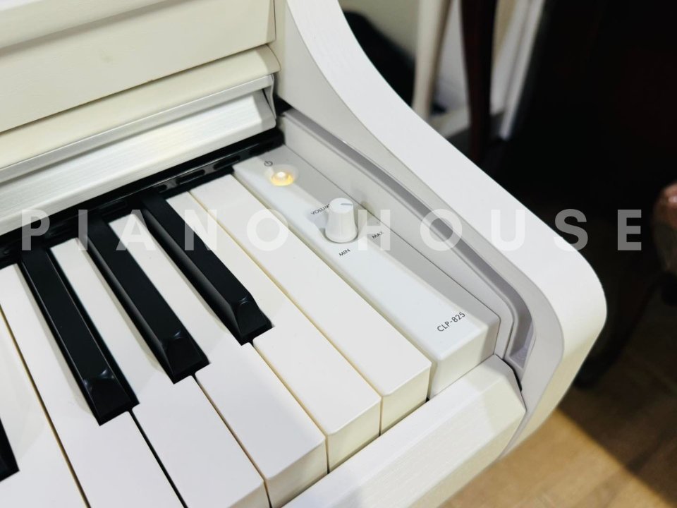 Hình ảnh chi tiết YAMAHA CLP-825 WH góc chụp 7