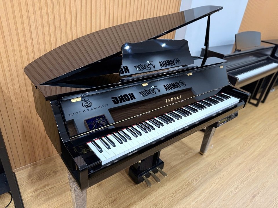 Bàn phím gỗ tự nhiên và bộ máy cơ của Yamaha DGP2 XG