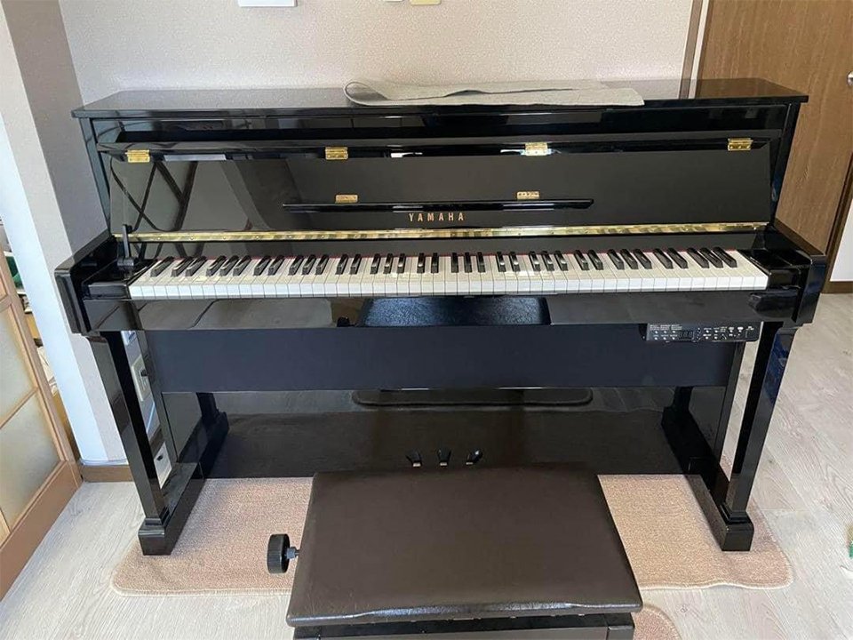 Hệ phím gỗ trên YAMAHA DUP-20 PE mang lại cảm giác chơi đàn như piano cơ U1
