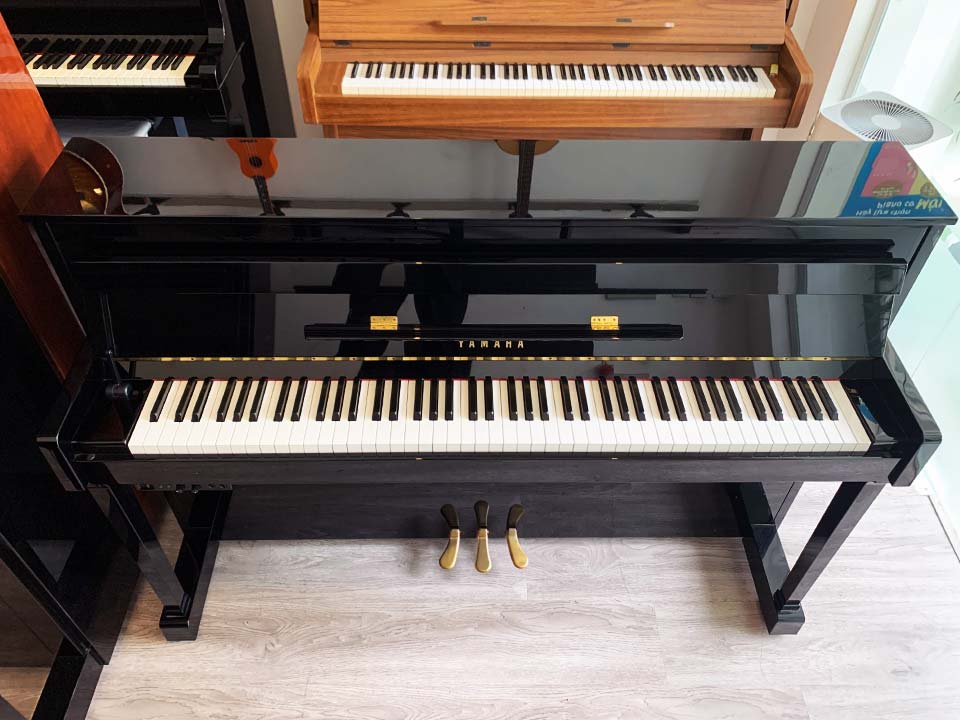 Hệ thống phím gỗ và giá nhạc của YAMAHA DUP-22 PE