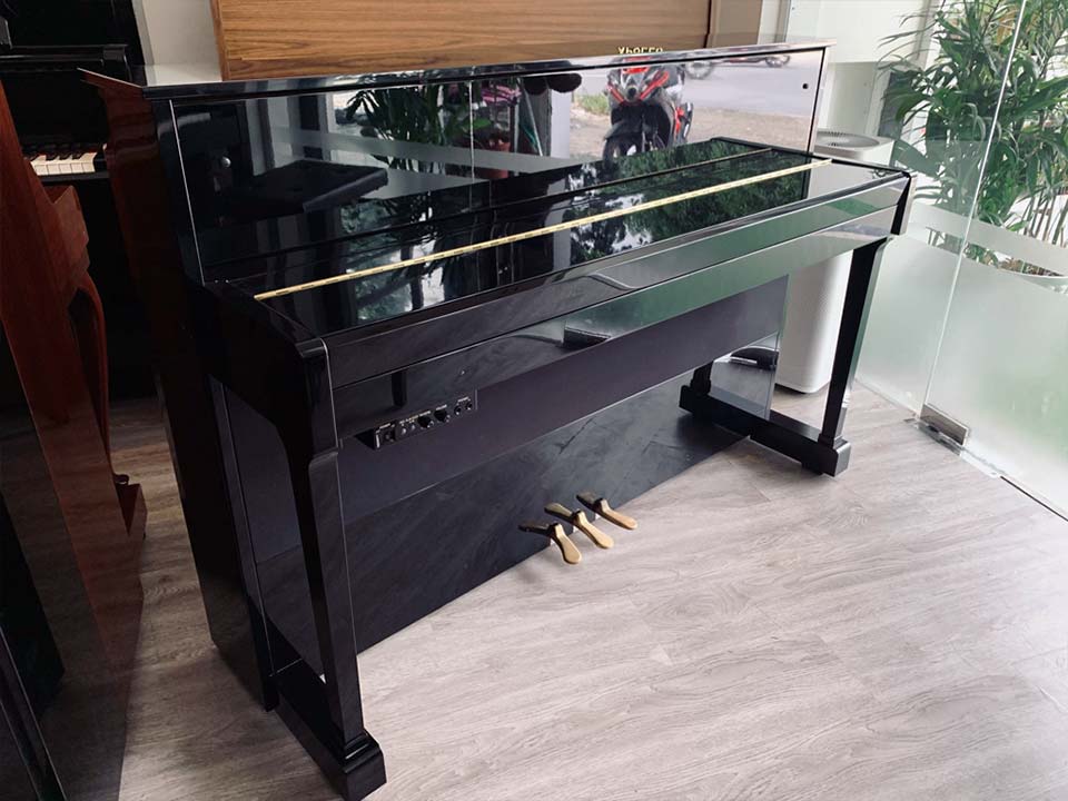 Góc nhìn nghiêng thể hiện độ dày gọn gàng của YAMAHA DUP-22 PE