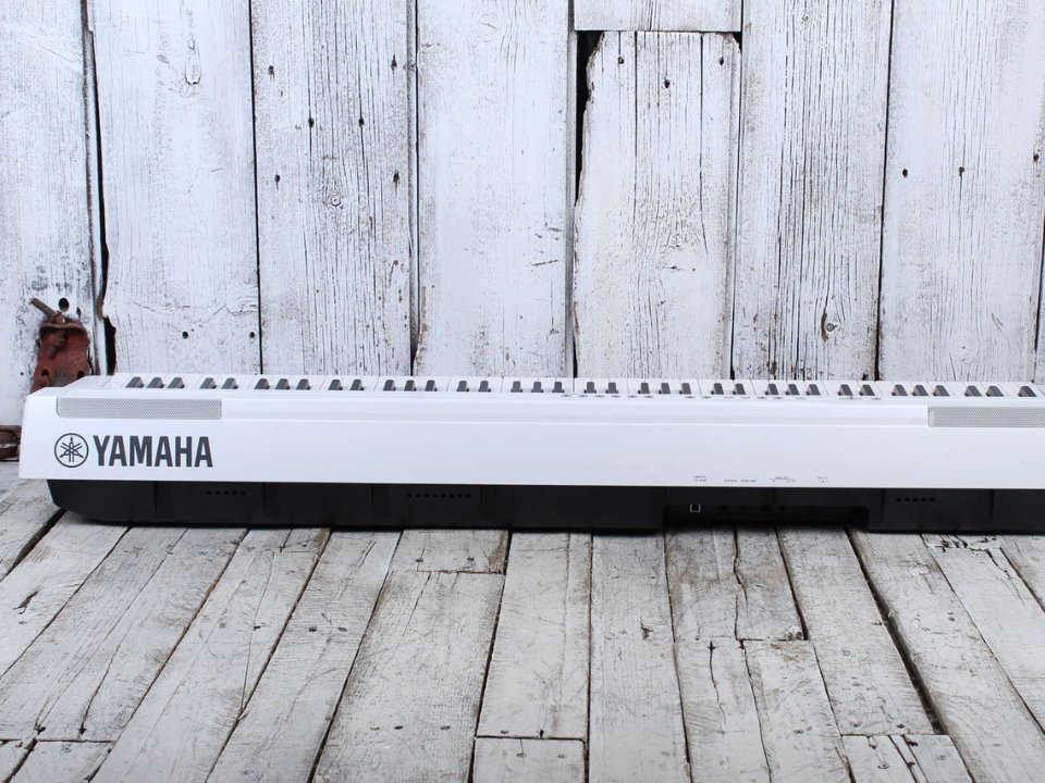 Cận cảnh YAMAHA P-125A WH tại Piano House