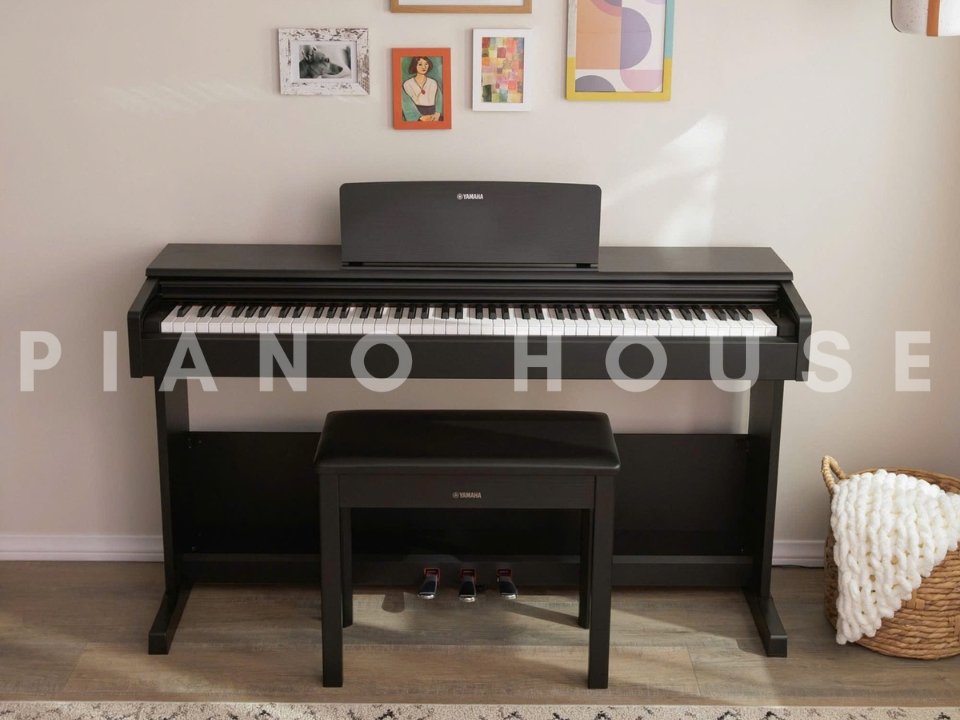 Mặt trước piano YAMAHA YDP-105 B màu đen bóng
