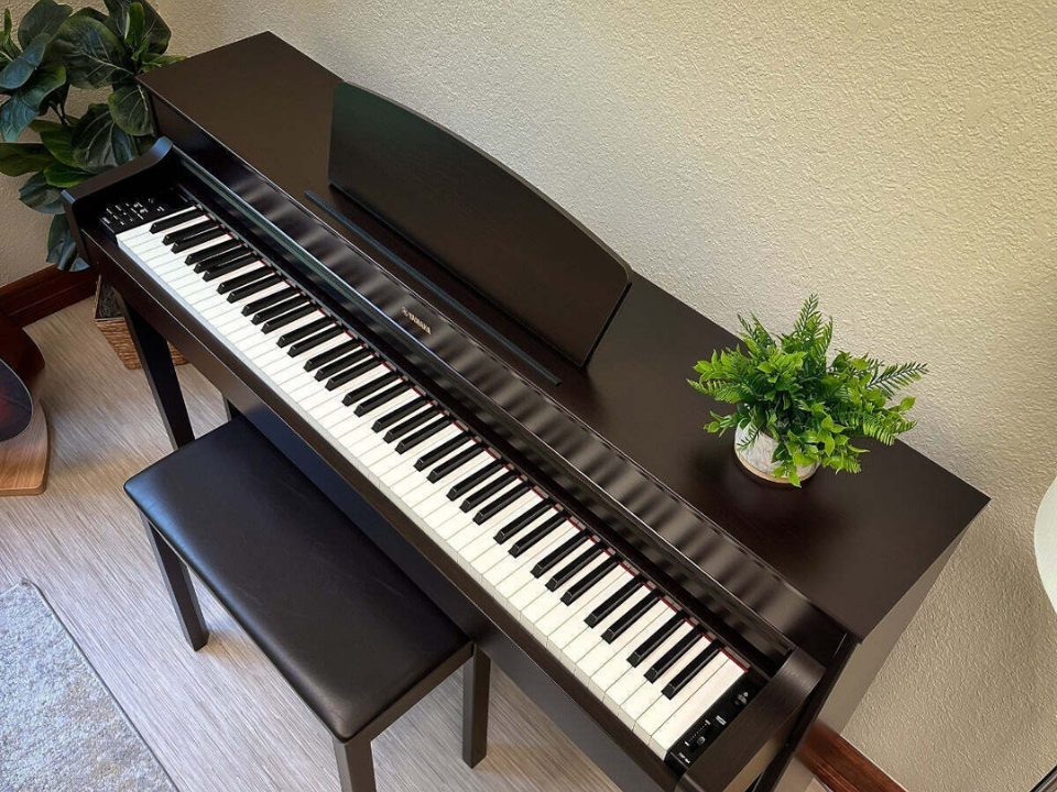 Cận cảnh YAMAHA YDP-184 R tại Piano House