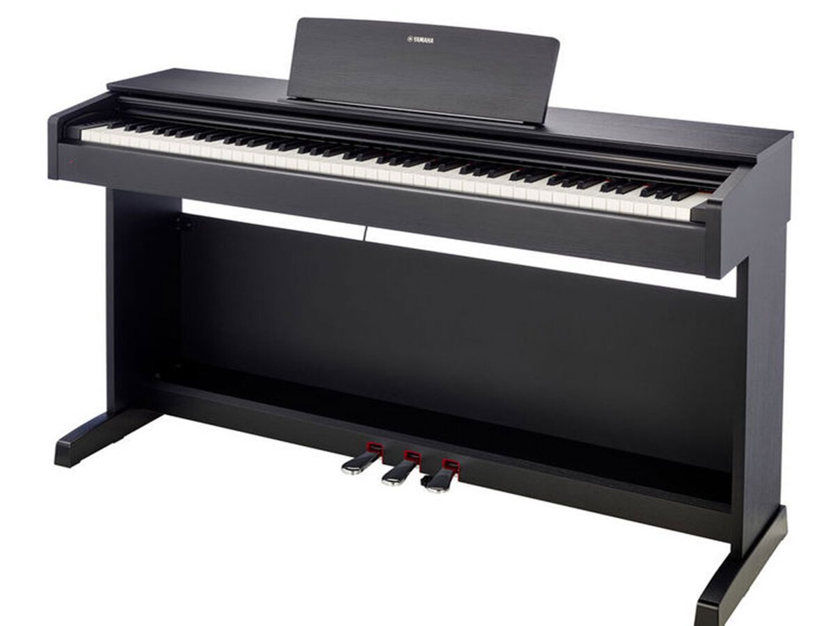 YAMAHA YDP-151 R đặt trong phòng khách hiện đại