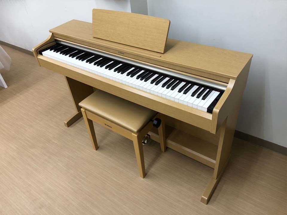 Mặt trước và bàn phím của piano điện YAMAHA YDP-162 C