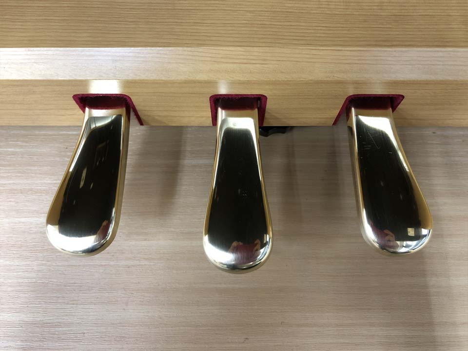 Góc nghiêng và hệ thống pedal của piano điện YAMAHA YDP-162 C