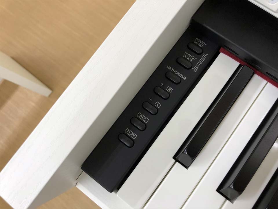 Bàn phím và bàn đạp của YAMAHA YDP S51 WH