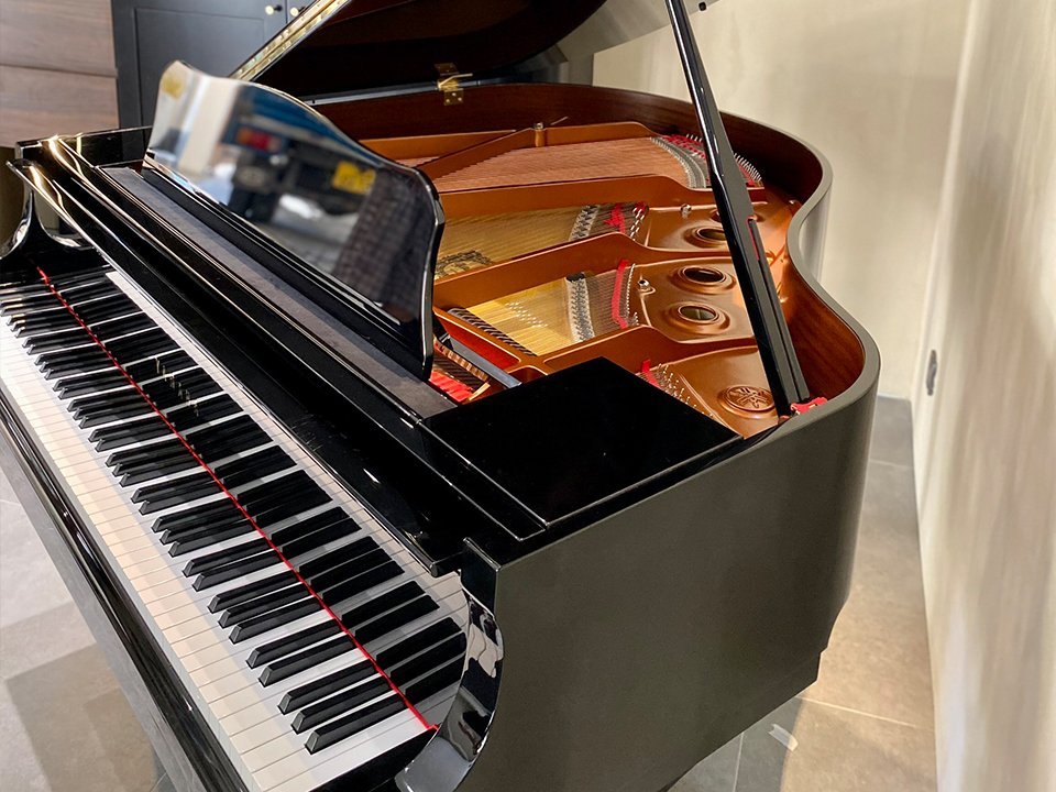 Chi tiết bàn phím và giá nhạc rộng rãi của YAMAHA GB1K PE
